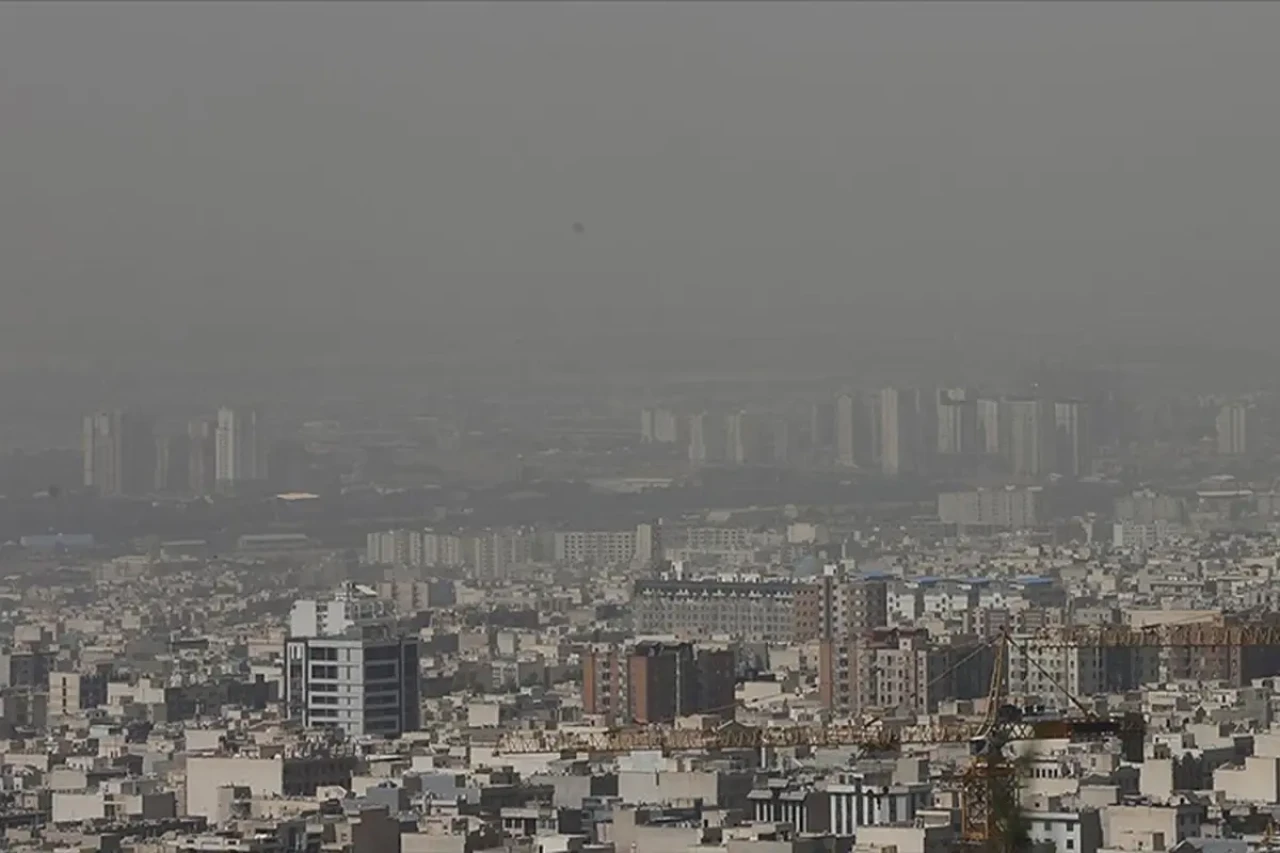 Tahran'da Hava Kirliliği Alarmı: Okullar Tatil Edildi!