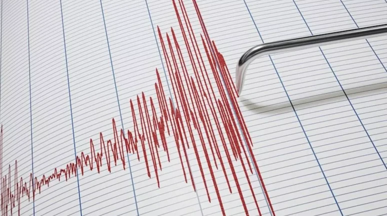 Malatya'da Deprem çevre illerde de hissedildi vatandaşlar evleri terk etti